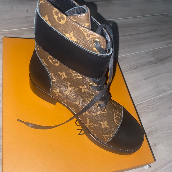 Boots - Picture 3 of 4